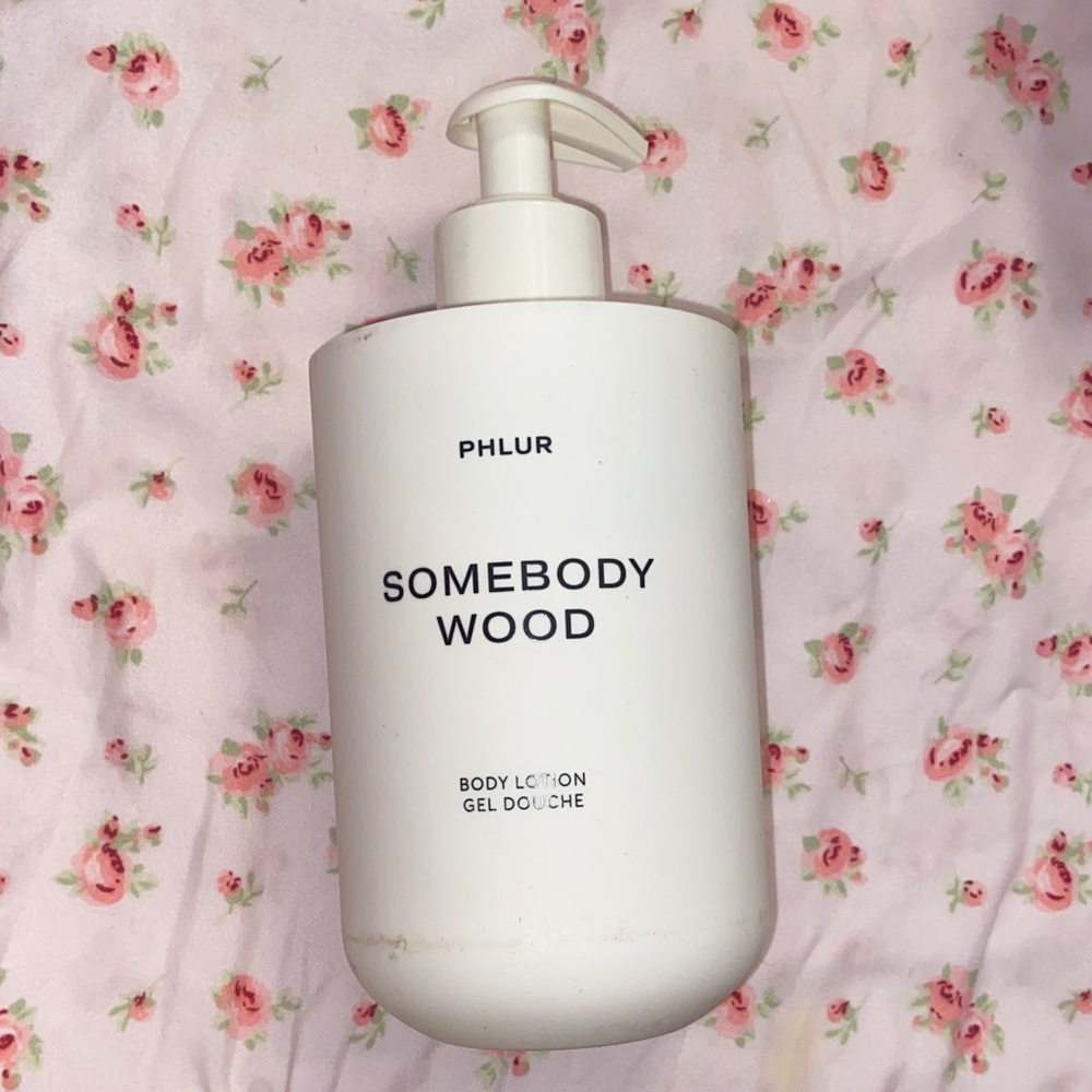Phlur Somebody Wood Body Lotion - Cream